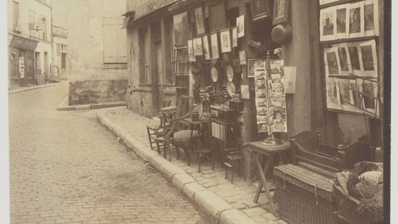 Rue Norvins dans le 18ème arrondissement de Paris. photographie d'Eugène Atget. Date d'édition : 1924-1926. - Gallica, BNF
