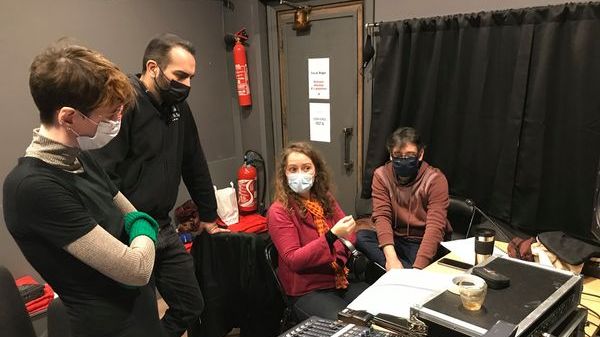 En régie son : de g. à dr. Nathalie Forget, Pierre Génisson, Elsa Biston, Antonin Rey