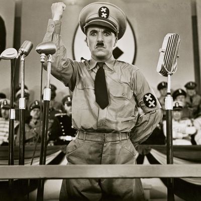 Chaplin sous les traits du Dictateur (1940)
