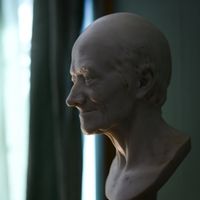Buste du philosophe Voltaire exposé au Château de Voltaire à Ferney