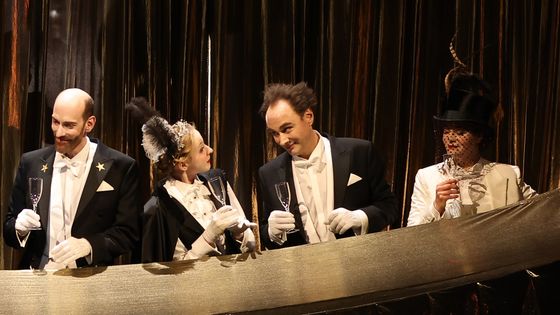 Strauss, La Chauve-souris – dir. Claude Schnitzler, mise en scène Jean Lacornerie : Horst Lamnek ( Frank), Veronika Seghers (Ida), Stephan Genz (Gabriel Von Eisenstein), Eleonore Marguerre (Rosalinde) - Photo by Laurent Guizard / Opéra de Rennes 2021