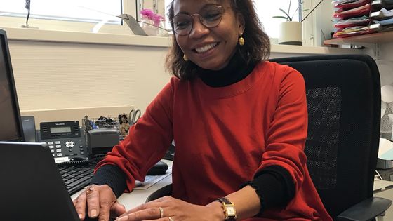 Chantal Pichon dans son bureau du Centre de Biophysique Moléculaire à Orléans. ©Radio France - Julie Pacaud