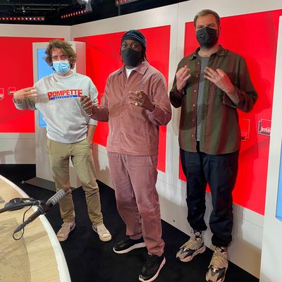 Le rappeur Squidji avec Éric et Quentin