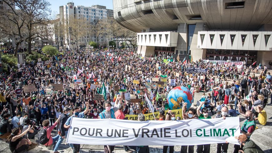 Le projet de loi Climat et résilience sera adopté en fin d'après-midi ce mardi 4 mai par les députés. Il reprend les cinq thématiques travaillées par la Convention citoyenne pour le climat.