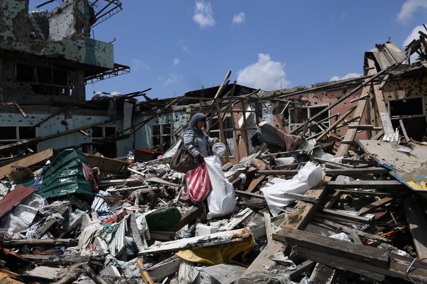 Décombres de la principale zone de combat de la ville de Marawi, dans le sud de l'île de Mindanao, le 1er avril 2018.