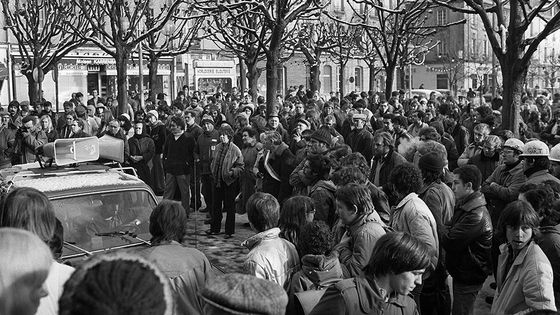 Photo prise le 20 janvier 1981 à Longwy de la manifestation organisée pour protester contre l'intervention des forces de l'ordre à Radio Lorraine Coeur d'Acier, la radio libre de la CGT à Longwy. ©AFP