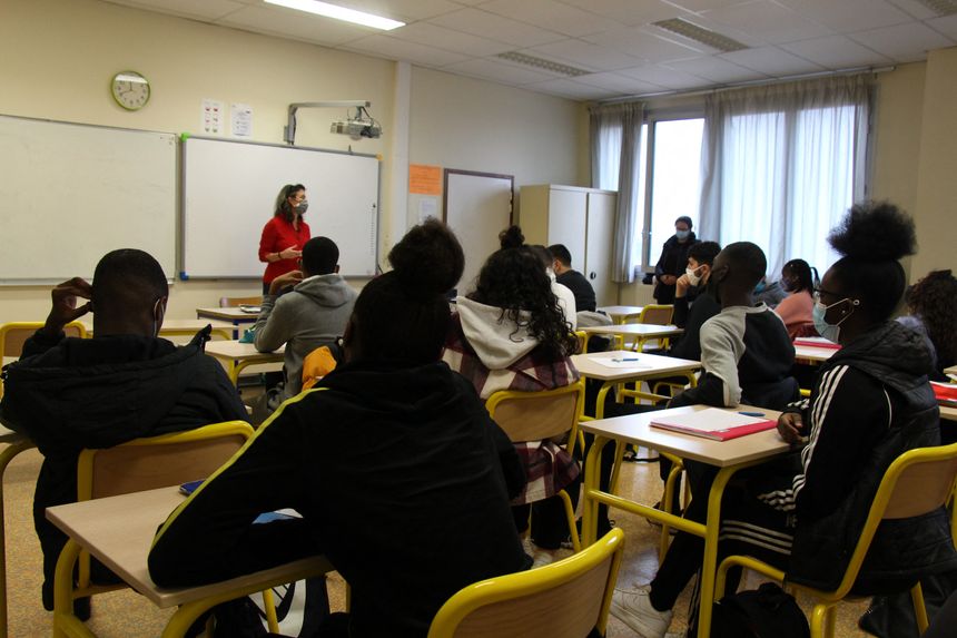 Des élèves en classe de première lors d'un atelier sur le sexisme et les inégalités de genre. (Illustration : lycéens, bac professionnel)