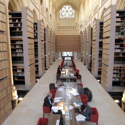 Bibliothèque de l'Imec, Institut Mémoires de l'Edition contemporaine, à l'abbaye d'Ardenne, construite au XIIIe siècle