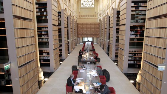 Bibliothèque de l'Imec, Institut Mémoires de l'Edition contemporaine, à l'abbaye d'Ardenne, construite au XIIIe siècle ©AFP - Kenzo Tribouillard
