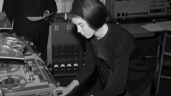 Le documentaire "Sisters in Transistors" de Lisa Rovner permet de retracer l'histoire des pionnières de l'expérimentation musicale, comme Delia Derbyshire