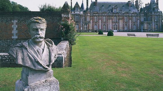 Buste de Guy de Maupassant (1850-1893) dans le jardin du château de Miromesnil (Seine-Maritime / Normandie) où il naquit. ©Getty - © DEA / L. ROMANO / Coll. De Agostini