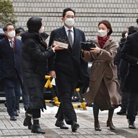 Lee Jae-yong, vice-président de Samsung Electronics, arrive au tribunal dans le cadre d'un procès pour corruption impliquant l'ancienne présidente sud-coréenne Park Geun-hye, à Séoul, le 18/01/2021.