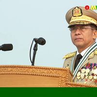 Le chef de la junte militaire au pouvoir en Birmanie, le général Min Aung Hlaing, au cours d’une cérémonie le 23 mars dernier. Il est prêt à tout pour écraser l’opposition à son coup d’état.