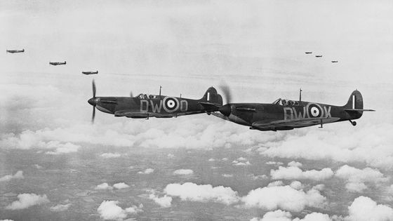 Supermarine Spitfires de la Royal Air Force, pendant la bataille d'Angleterre, le 24 juillet 1940 ©Getty - Photo by Fg. Off. BJ Daventry / Imperial War Museums via Getty Images