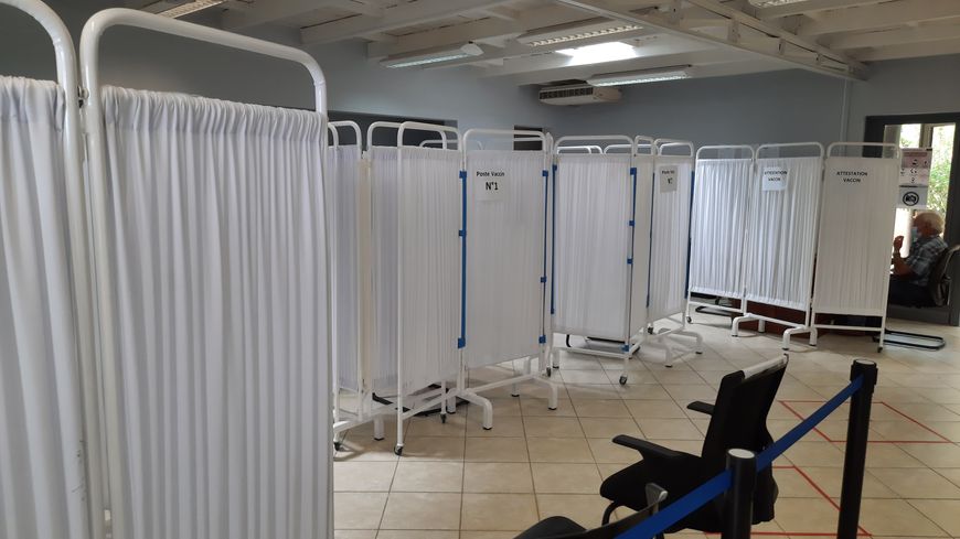 Salle du centre de vaccination installé la semaine dernière sur les hauteurs d’Antananarivo, dans le quartier d’Ivandry