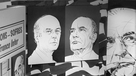Vue générale prise le 10 mai 1981 du plateau télé de TF1 et France Inter consacré aux élections présidentielles de mai 1981. ©AFP - Stéphane Tavoularis - UPI - AFP