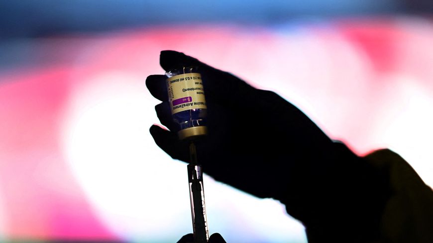 15 familles ont déposé une plainte contre X pour homicide involontaire après le décès d'un proche qui s'était fait vacciner il y a peu.