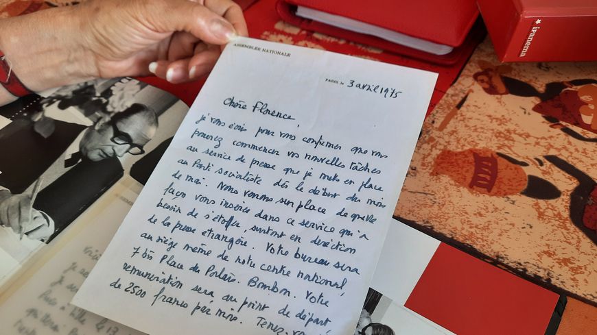 Par une simple lettre manuscrite faisant office de contrat, Florence Pavaux est embauchée pour 2500 francs par mois (400 euros) à compter du 1er mai 1975