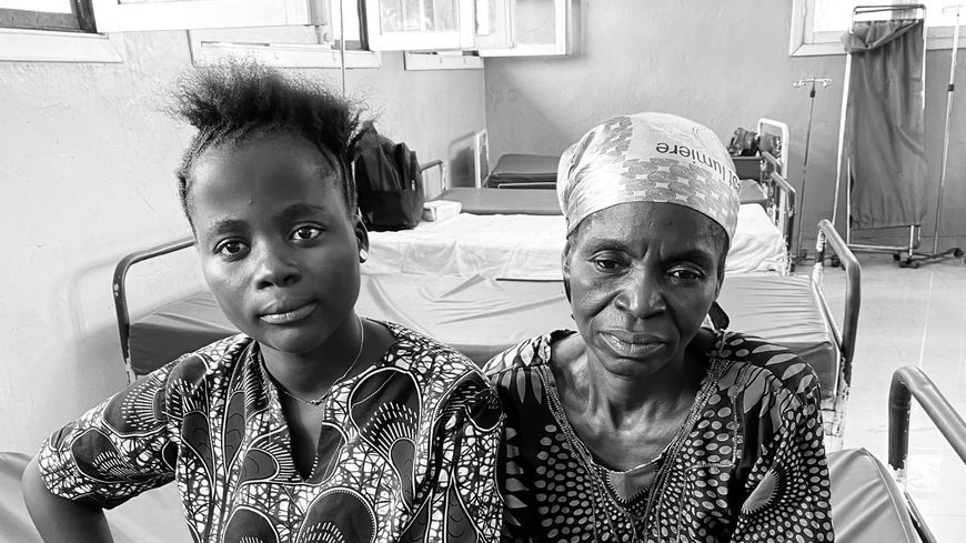 MPia a 19 ans et Mama a 56 ans. Toutes deux sont guéries de la maladie du sommeil.