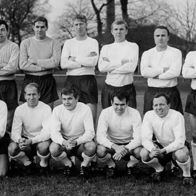 Portrait à Londres de onze des joueurs sélectionnés pour participer avec l'équipe nationale de football d'Angleterre à la Coupe du monde 1966.