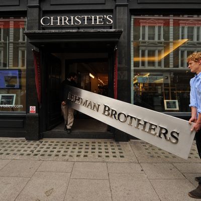 Le 15 septembre 2008, la faillite de la grande banque d'affaires américaine Lehman Brothers provoque une panique sur les marchés financiers.