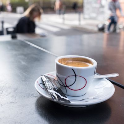Premier café en terrasse à Toulouse.