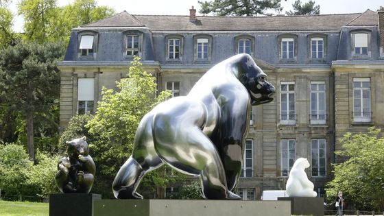 L'exposition « Fragiles Colosses » au Muséum National d’Histoire naturelle, gorille sculpté par Michel Bassompierre - Guillaume Bassompierre / Karène Bassompierre