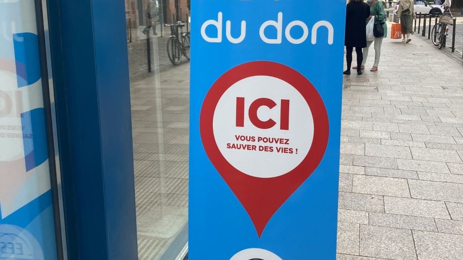 L?Etablissement fran�ais du sang, en �tat d'urgence vitale, appelle aux dons avant les vacances