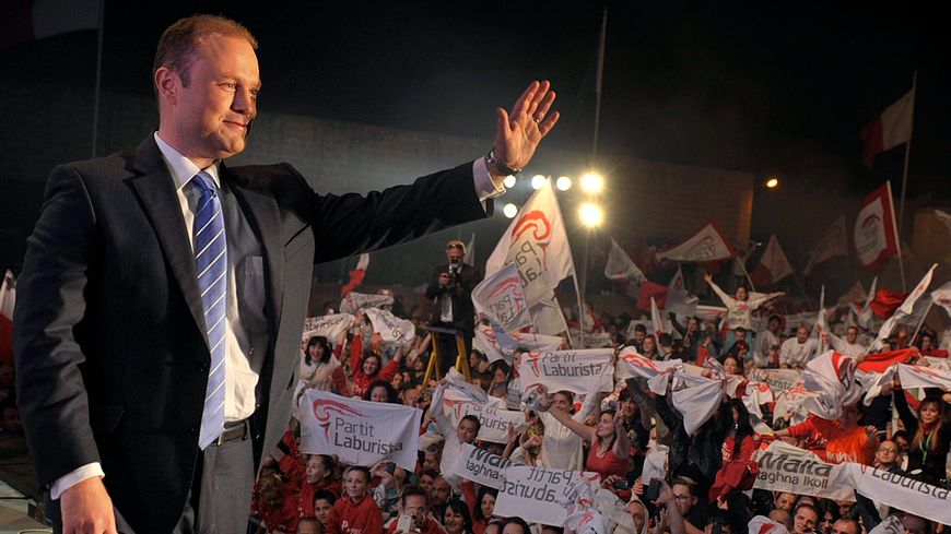 Joseph Muscat en meeting lors de la campagne des élections générales à Malte en 2013.