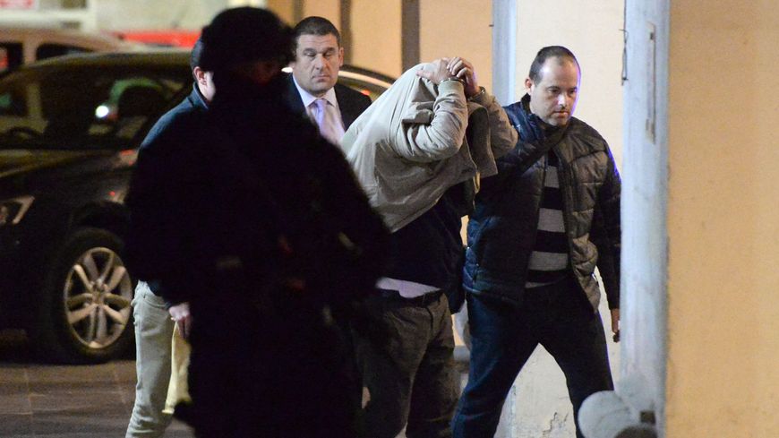 L’un des trois assassins présumés sortant palais de justice de La Valette le 6 décembre 2017.