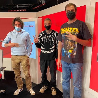 Le rappeur 7Jaws avec Éric et Quentin