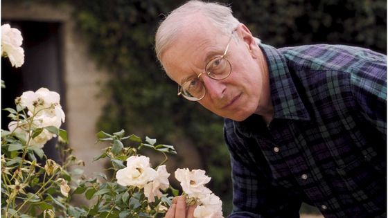 Le claveciniste et chef d'orchestre William Christie dans son jardin en Vendée en 1994 ©Getty - Alain LE BOT / Gamma-Rapho
