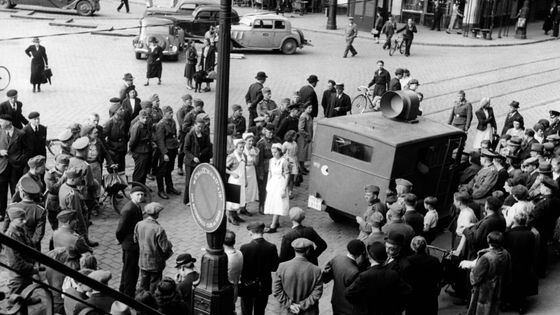 Un véhicule de la Wehrmacht sur la place du marché à Lille en 1940 durant l'occupation allemande. ©Getty - Photo by Paul Mai/ullstein bild via Getty Images