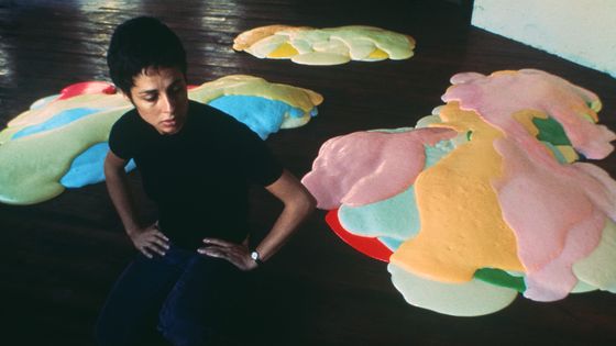 Lynda-Benglis avec des Night Sherbet Auteur - ©Henry Groskinsky ©Lige Inc.