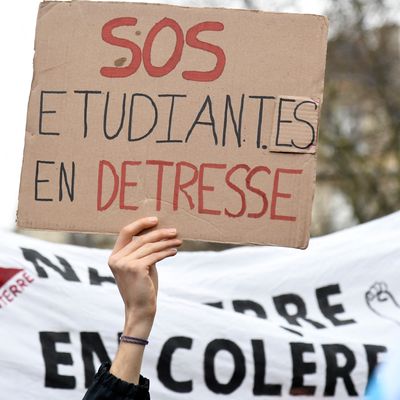 Le taux de chômage des jeunes était de 17,1 % dans l’Union Européenne en 2020, contre 15 % avant la crise, un taux déjà plus élevé que pour l’ensemble de la population.
