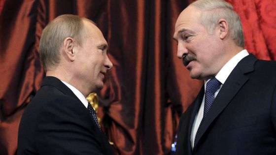 Le président de Russie Vladimir Poutine et le président de Bielorussie Alexandre Lukashenko durant une rencontre au Kremlin à Moscou le 23 décembre 2014. ©AFP - MAXIM SHIPENKOV / POOL