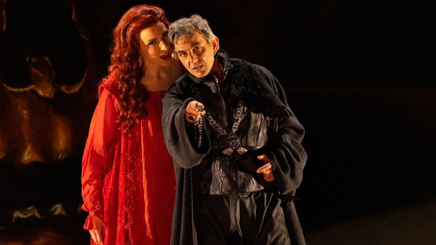 Dalbavie, Le Soulier de satin – livret de Raphaèle Fleury, direction musicale Marc-André Dalbavie, mise en scène Stanislas Nordey : Eve-Maud Hubeaux (Doña Prouhèze) et Jean-Sébastien Bou (Don Camille)