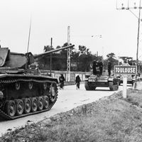 L'Occupation par l'Allemagne, des tanks allemands arrivent à Toulouse dans le Sud Ouest de la France, le 12 novembre 1942.