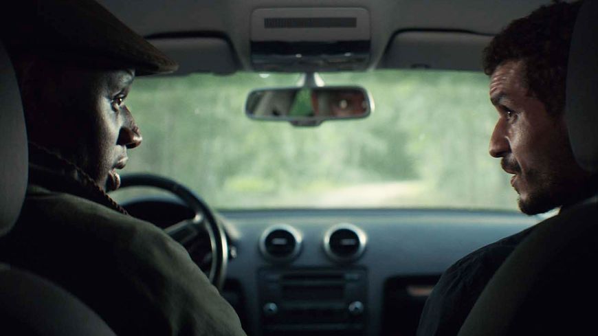 Assane Diop avec l'inspecteur Guedira - (photo : Netflix)
