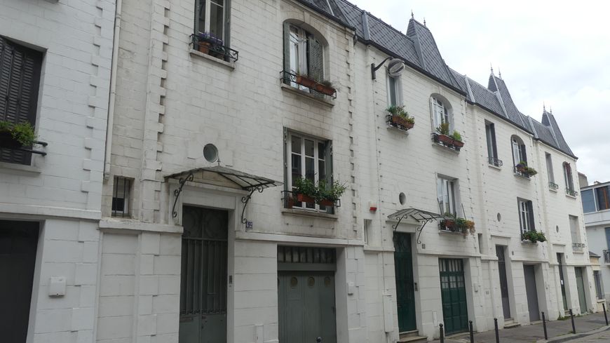 Les maisons de la rue Santos-Dumont dans le 15e arrondissement, où Brassens vécut jusqu'à sa mort