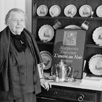 Marguerite Yourcenar dans sa maison de Northeast Harbor dans le Maine (Etats-Unis). Elle reçut le prix Femina en Mai 1968 pour son roman "L'Oeuvre au noir".