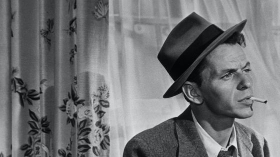 Frank Sinatra dans "Un Amour pas comme les autres" en 1955 ©Getty - Bettmann/Contributeur