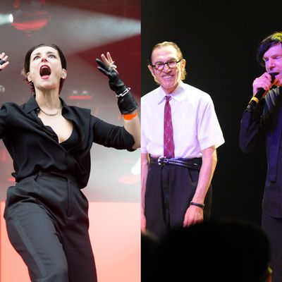 La chanteuse, compositrice, productrice et comédienne Jehnny Beth et les Sparks.