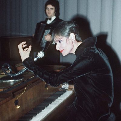 Photo datant du 13 février 1971 de l’auteure-compositrice et interprète Barbara.