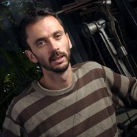 Le grand-reporter de "Le Monde" Luc Bronner est parti sur les traces de la "France heureuse"