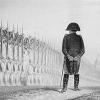 Napoleon Bonaparte (1769 - 1821) passe en revue les grenadiers de la Garde Impériale, 01 juin 1811, Paris