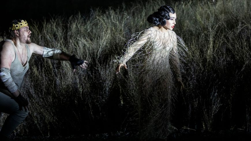Rimski-Korsakov, Le Coq d’Or – direction musicale Daniele Rustioni, mise en scène Barrie Kosky : Dmitry Ulyanov (Le Tsar Dodon) et Nina Minasyan (La Reine de Chemakha)