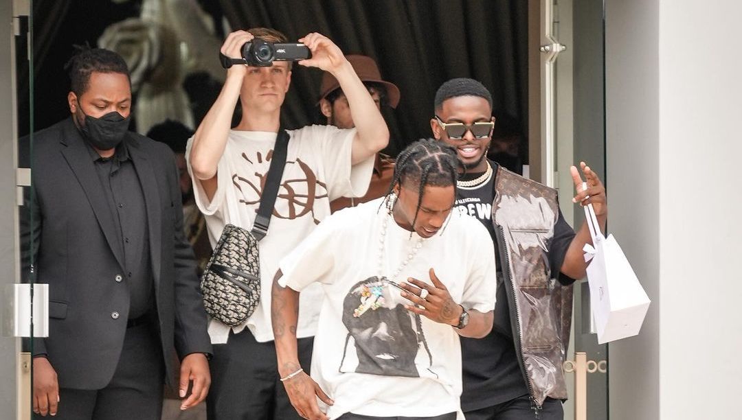 Travis Scott Mr Boris Becker Infiltre Sa Securite Au Defile Dior A Paris