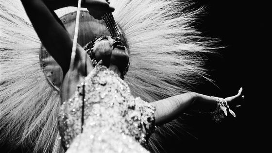 Joséphine Baker sur la scène de l'Olympia en juillet 1960 ©Getty - Keystone-France