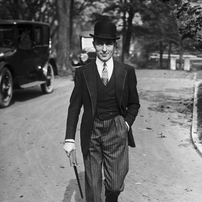 En 1924, Jean Patou est reçu à la Maison Blanche (Washington) par le Président Calvin Coolidge. Ce dernier vient d'acheter une collection de lettres de La Fayette qu'il montrera à Jean Patou
